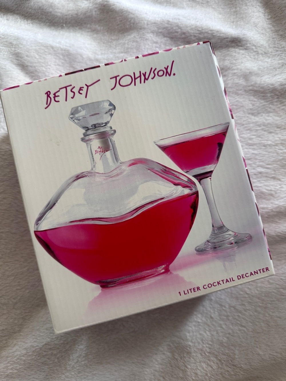 Betsey Johnson lips cocktail decanter NIB Y2K bachelorette party vibes